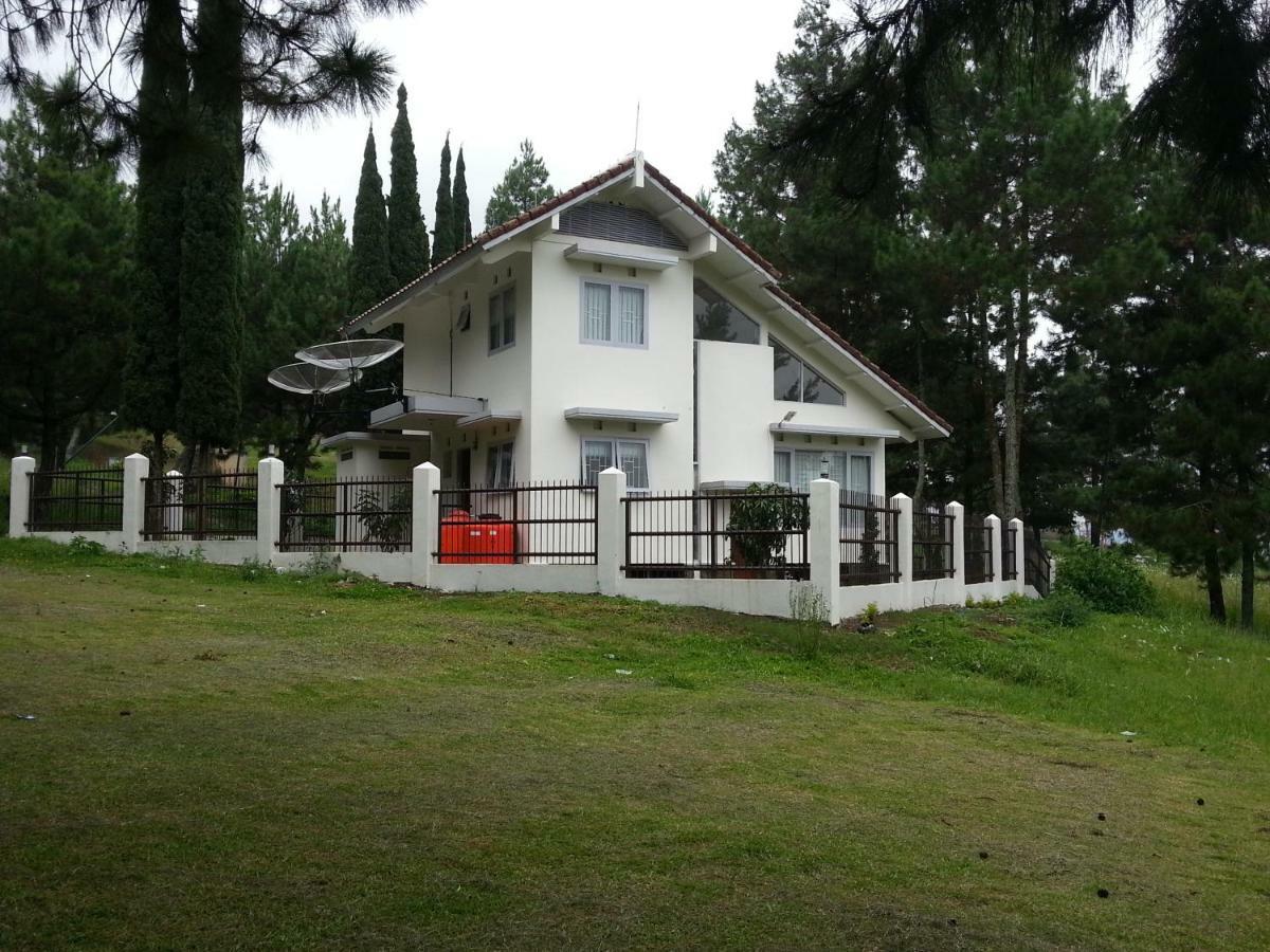 Villa 5Cemara Lembang Exterior photo